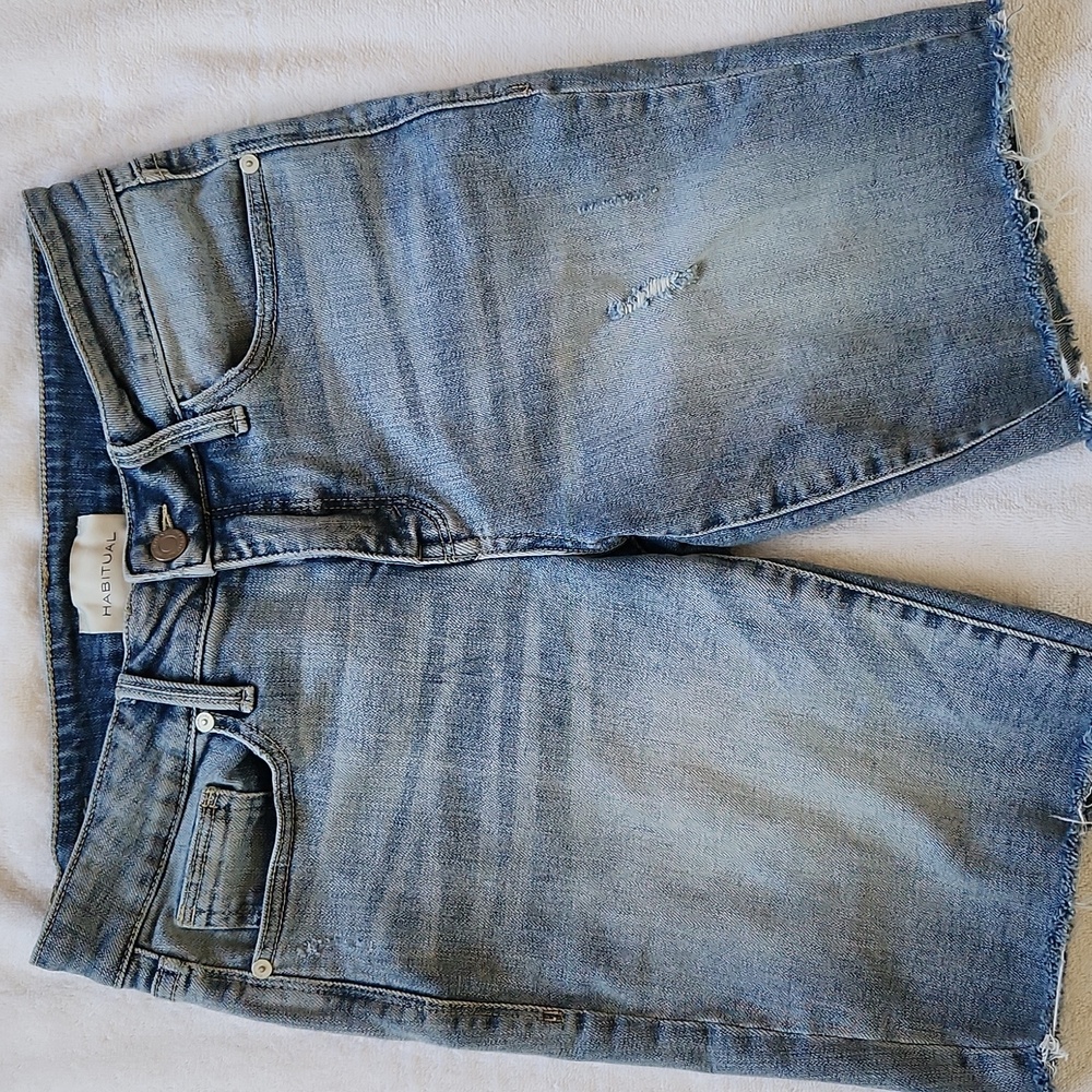 Habitual Kaylee Bermuda Raw Hem Distressed Jean Shorts Size 28
